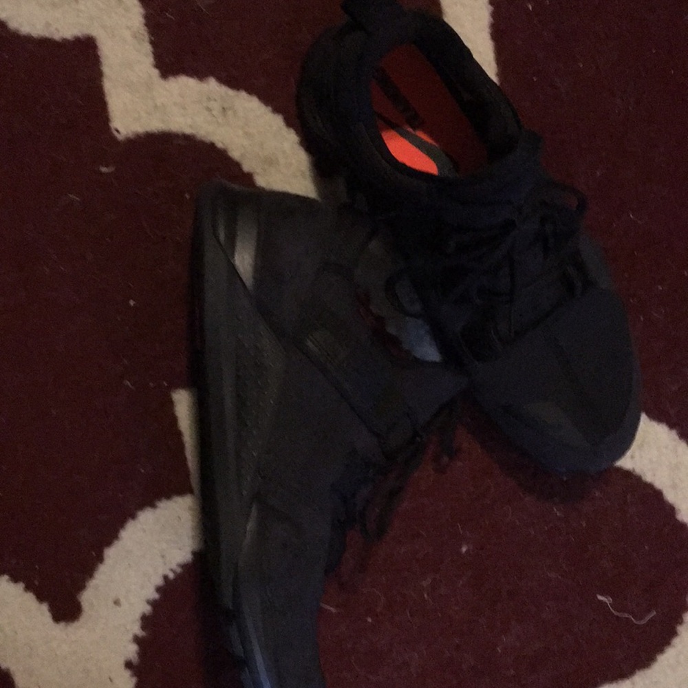 Nike tech trainer black